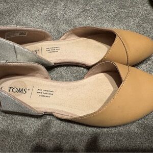 TOMS Women's Tan Flats